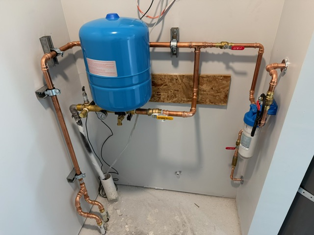 Pressure expansion tank and copper water system manifold with whole-home filter