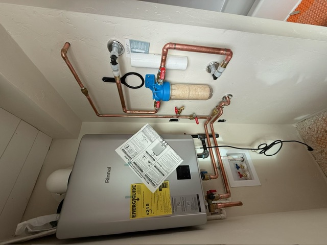 Rinnai tankless water heater with copper piping and whole-home water filtration